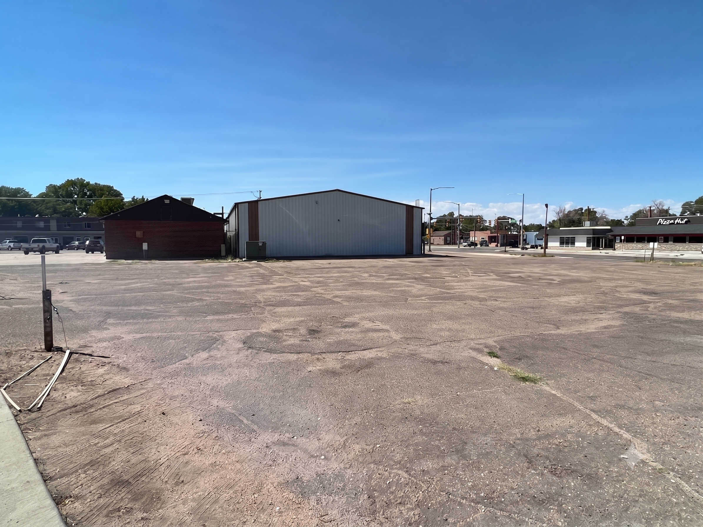215_w_main_-_clean_parking_lot