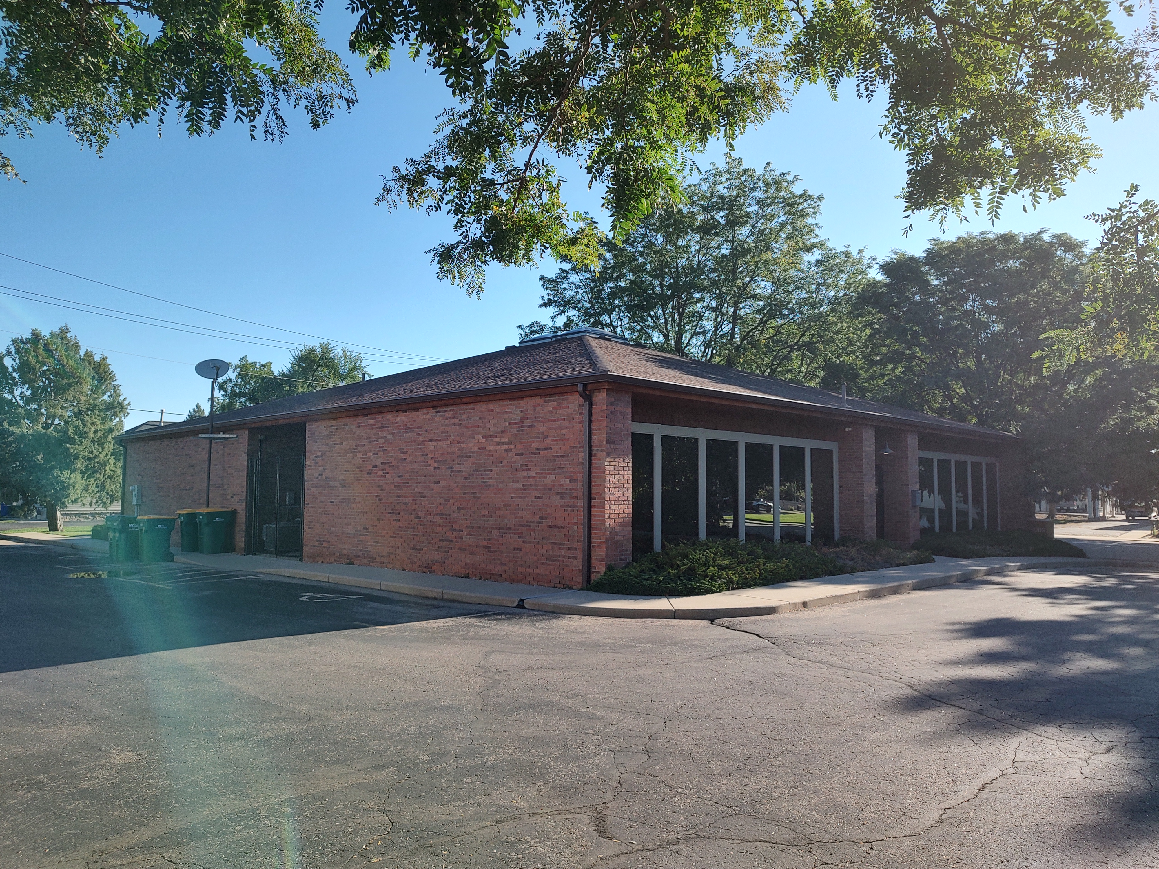 1073_n_lincoln_-_sw_corner