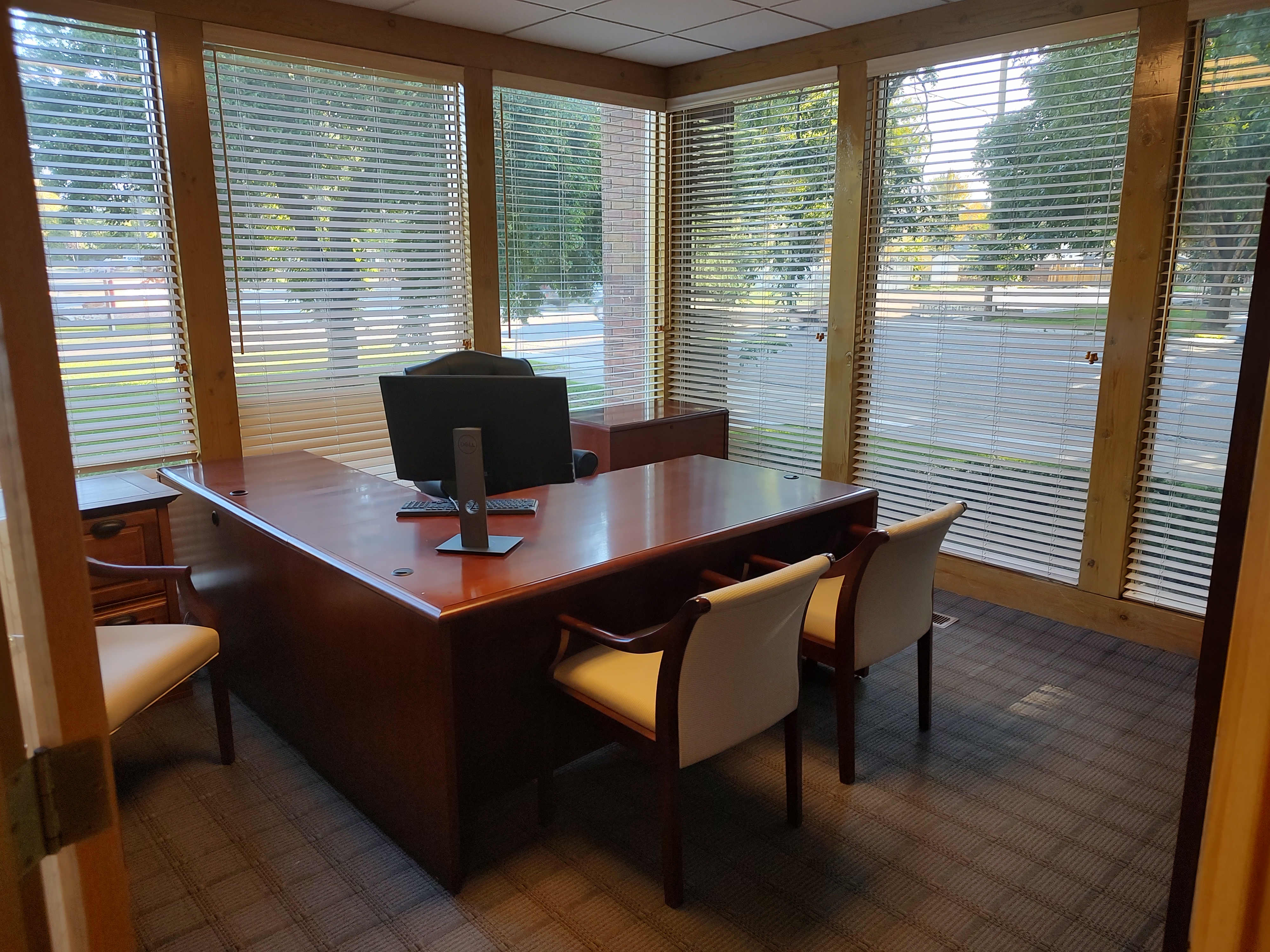1073_n_lincoln_-_corner_office1