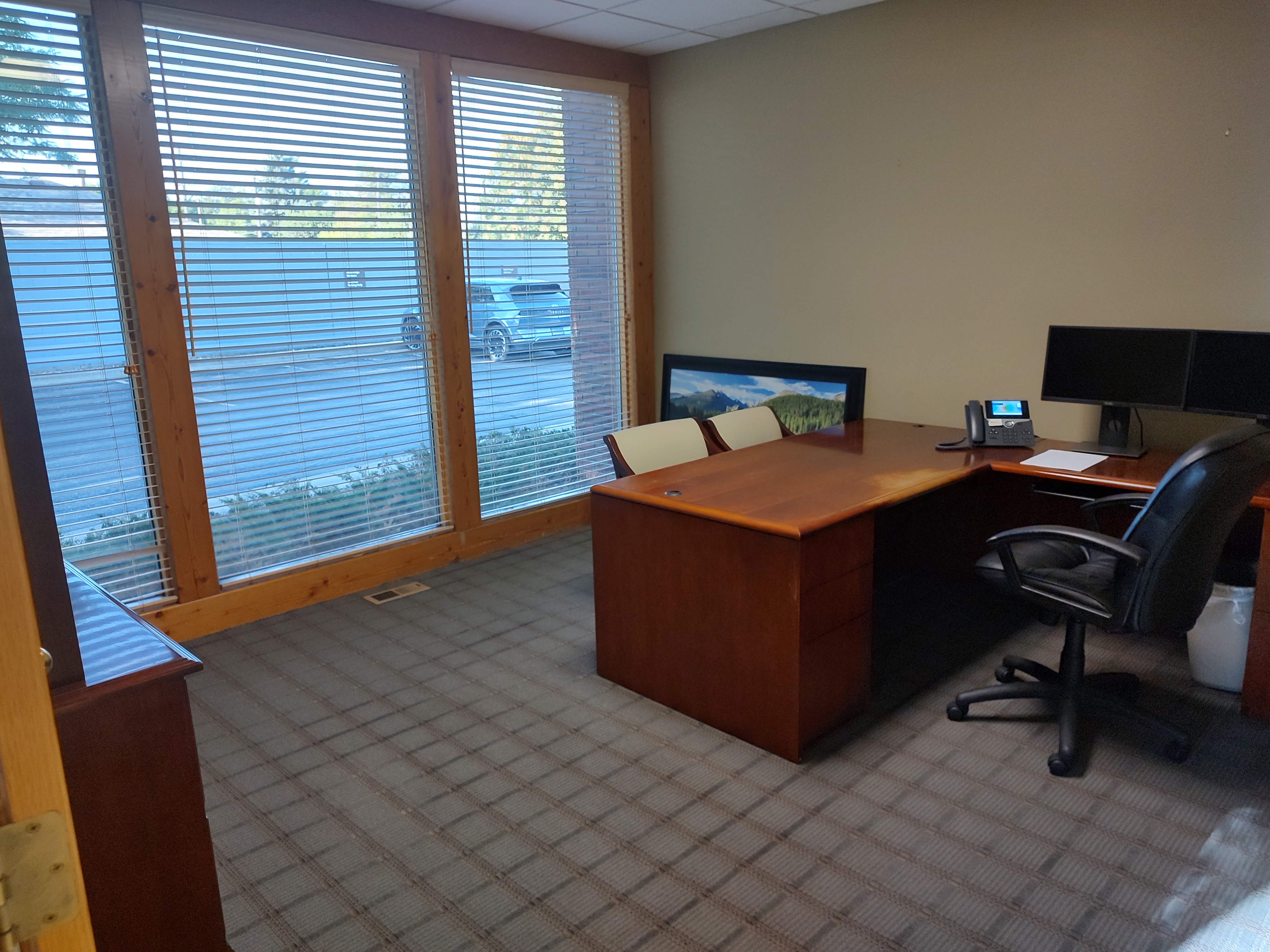 1073_n_lincoln_-_office2