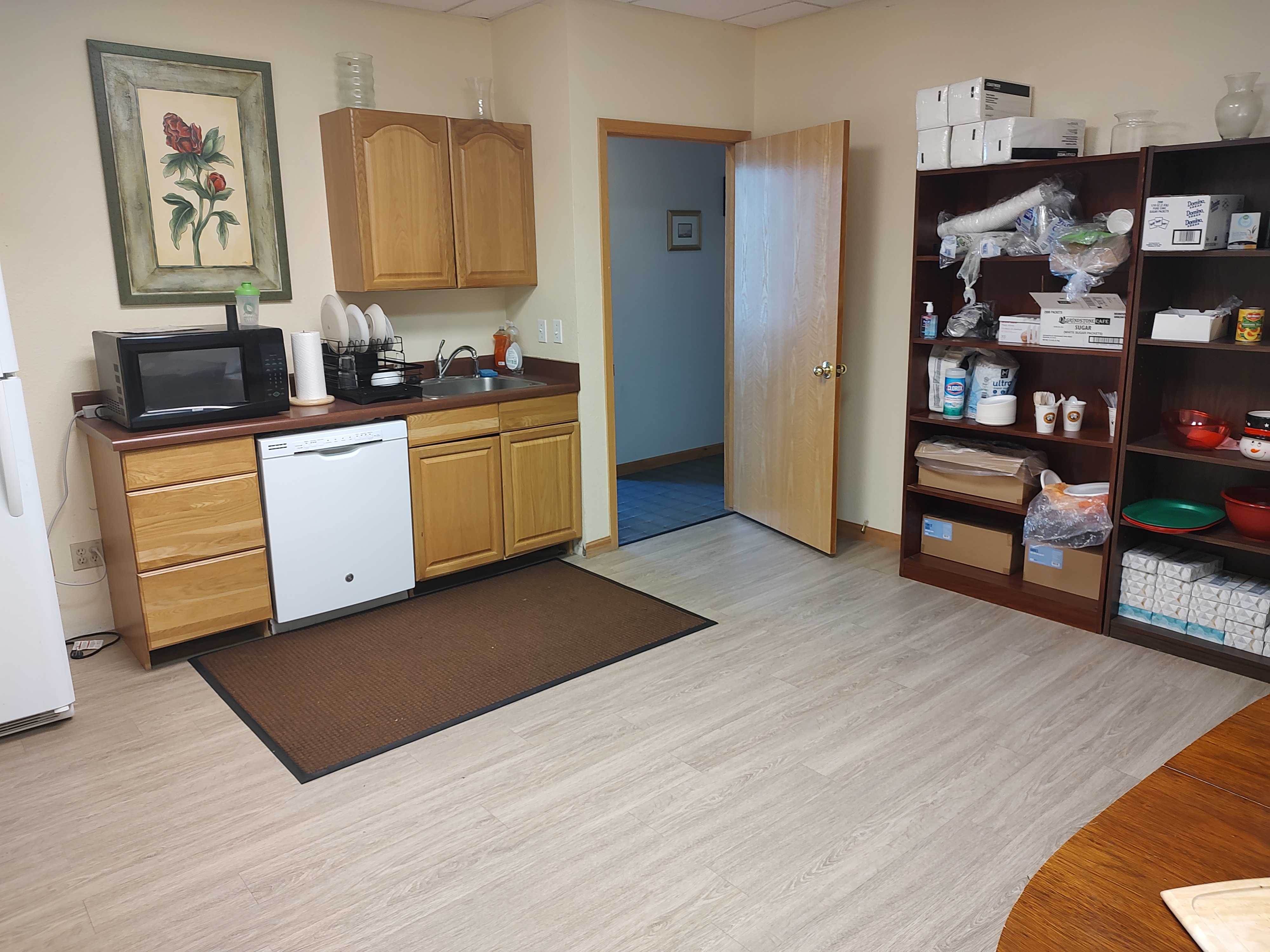 1073_n_lincoln_-_breakroom2
